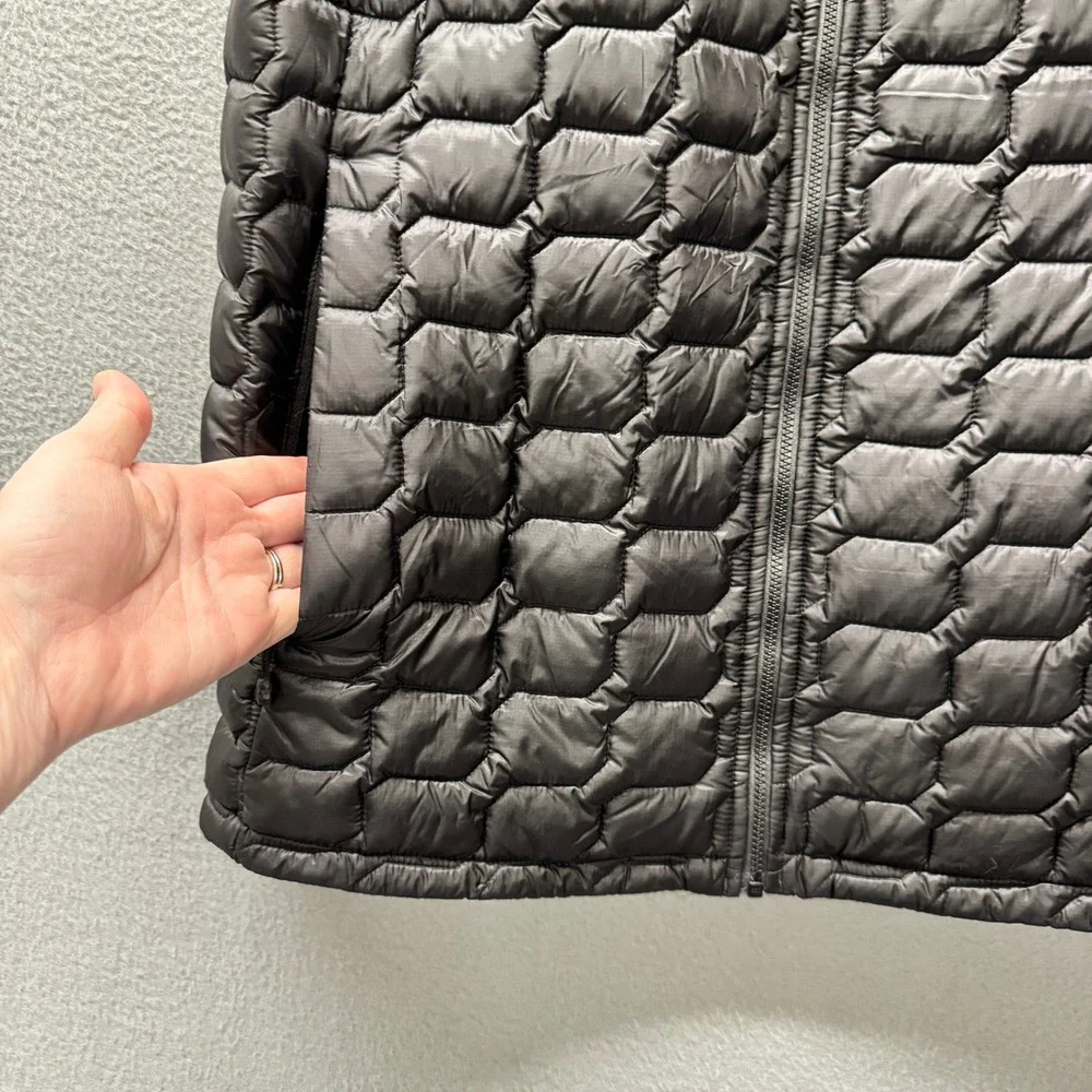 The North Face Vest Mens M ThermoBall Black Puffer NF0A3KTW Full Zip Outdoor